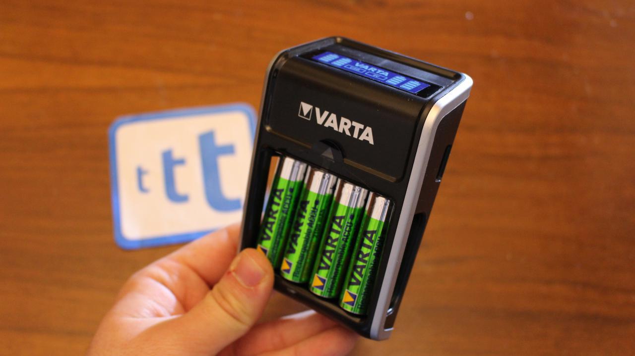 VARTA LCD Plug Charger