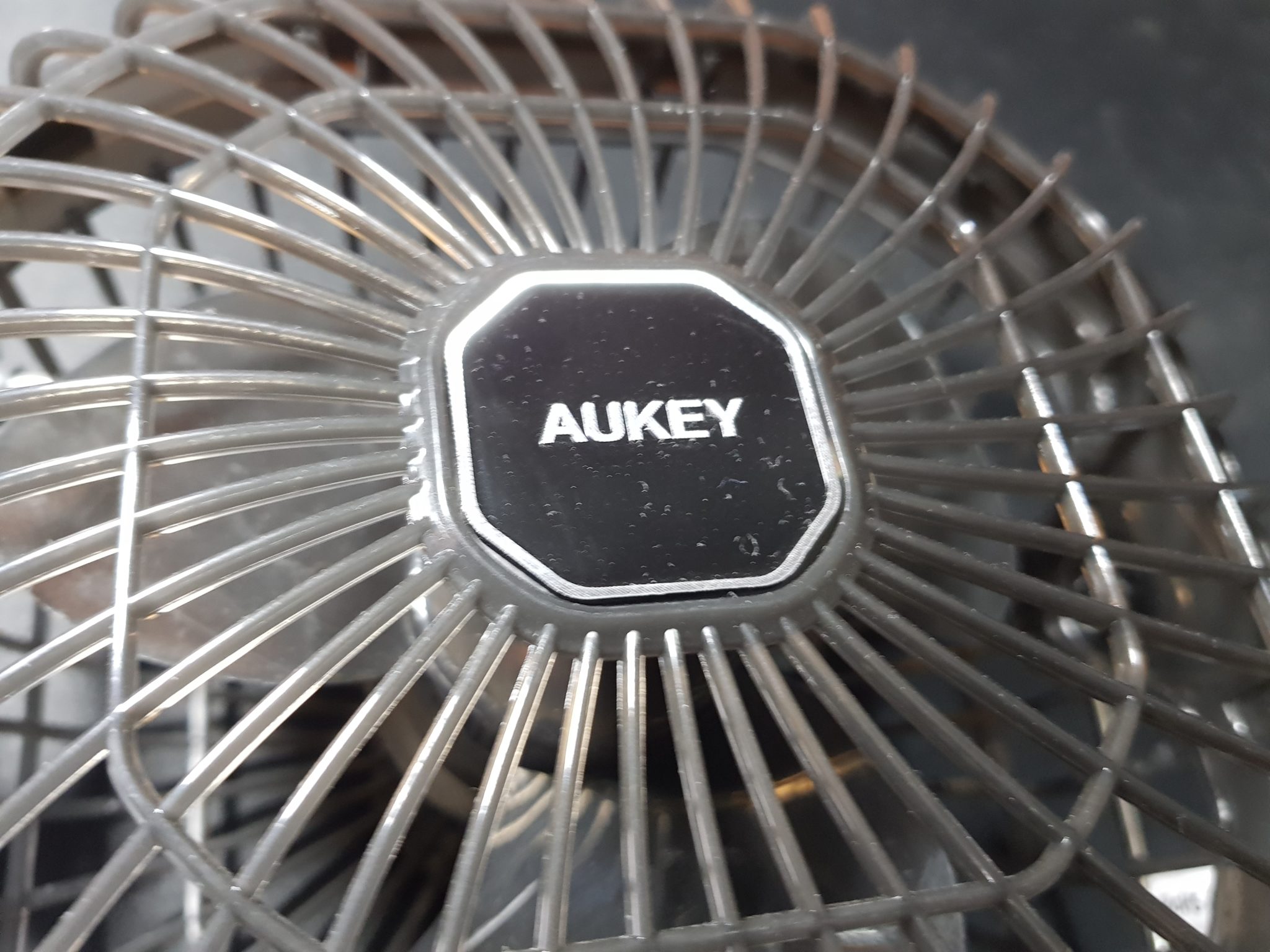 AUKEY vi tiene al fresco: 2 prodotti interessanti