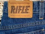 Rifle fallisce: Jeans e felpe svendute a 2€!