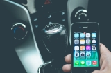 Polizia Stradale: sospensione della patente per chi usa smartphone durante la guida