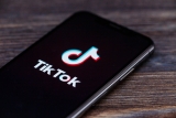 TikTok: scatta il blocco per gli utenti sotto i 13 anni